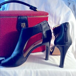 Louise et VieElegant Black Leather Heels